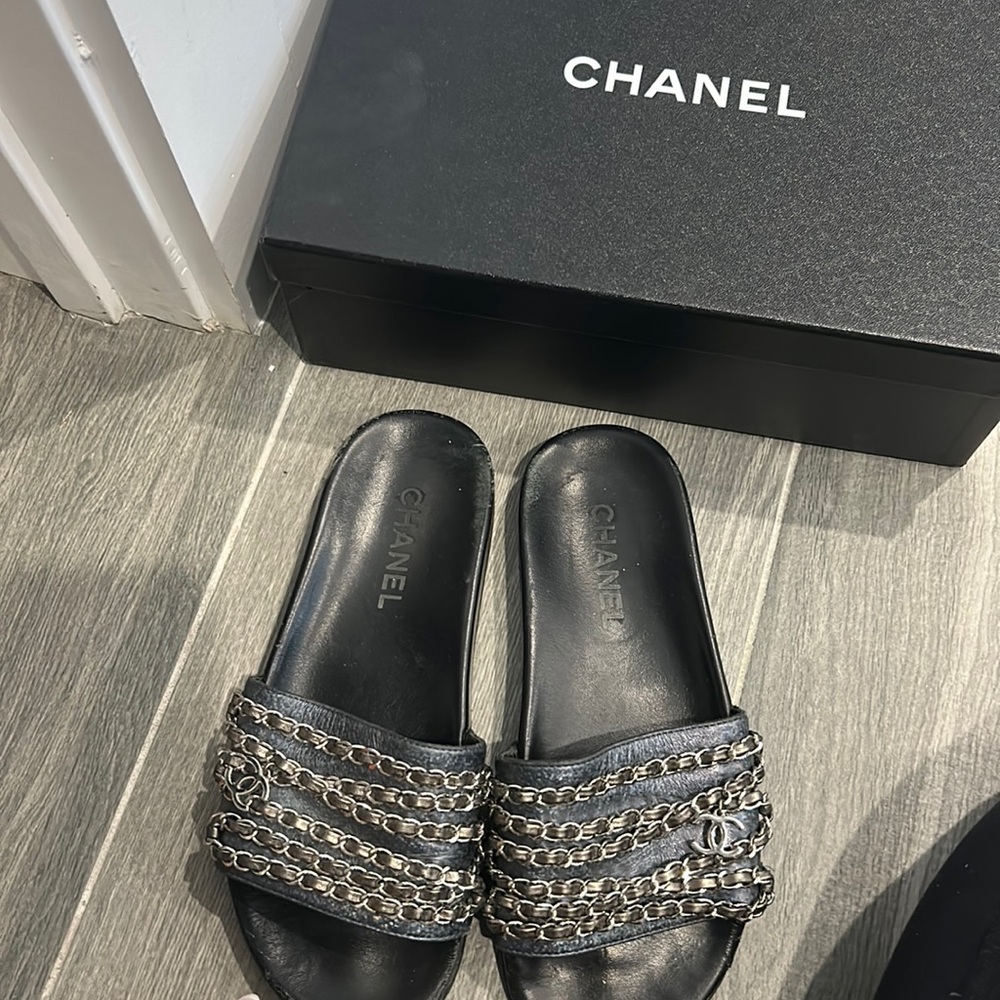 Chanel slides